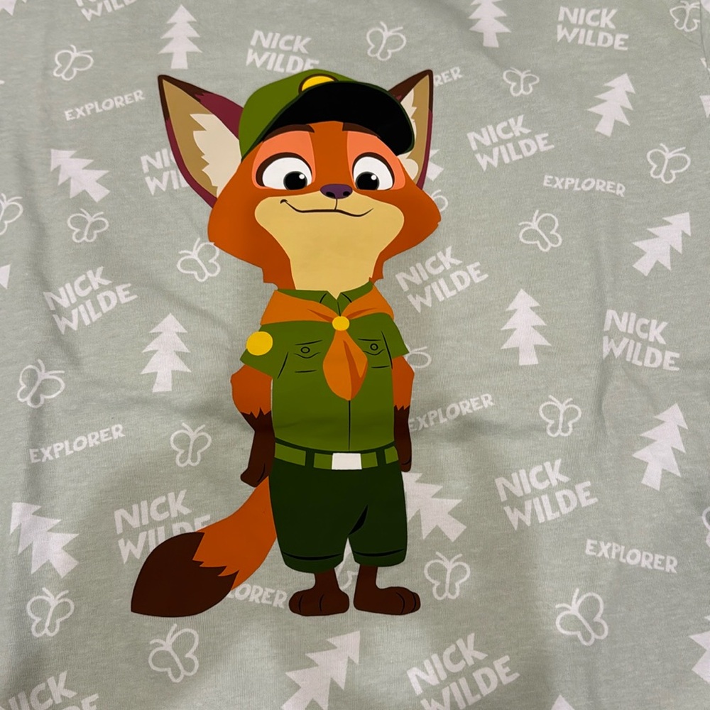 Shanghai Disney Zootopia nick Wilde t shirt size XS unisex.